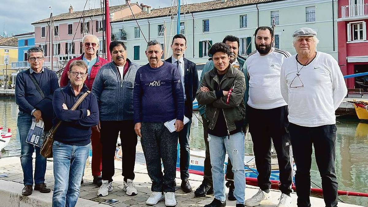 Cesenatico, barca affondata: colletta per aiutare i 5 pescatori