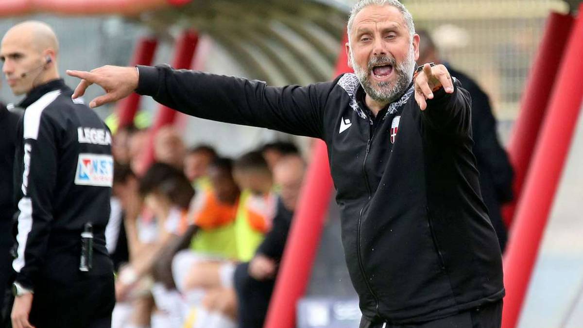 Calcio C, il Rimini ha centrato i play-off, l'obiettivo di inizio stagione, ma non ha soddisfatto i tifosi