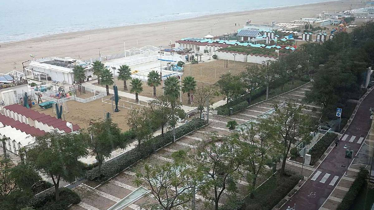 Riccione. Permessi a 15 bagnini per piscine e chiringuito