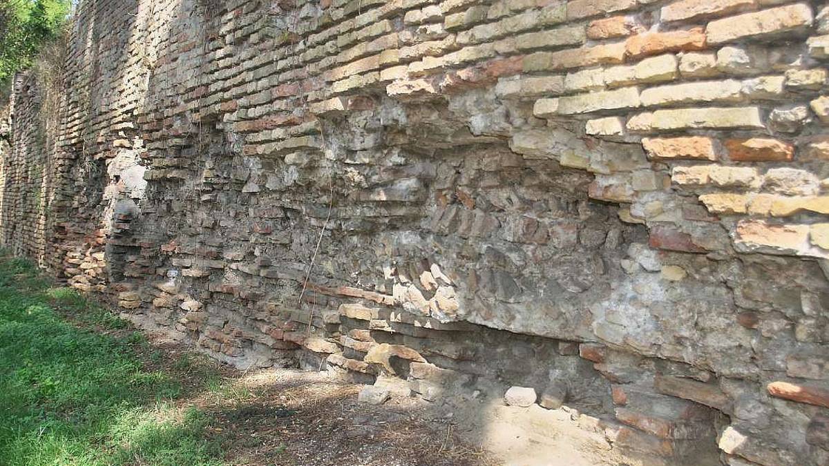 L'archeologo: Mattoni rubati dalle mura? Non accade solo a Ravenna