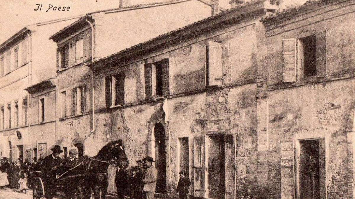 È l’arrivo del treno che sveglia la borgata dal suo secolare torpore