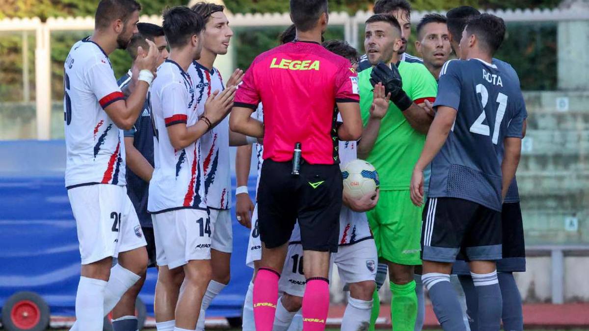 Calcio C, Imolese: Rossi guida un manipolo di giovanissimi