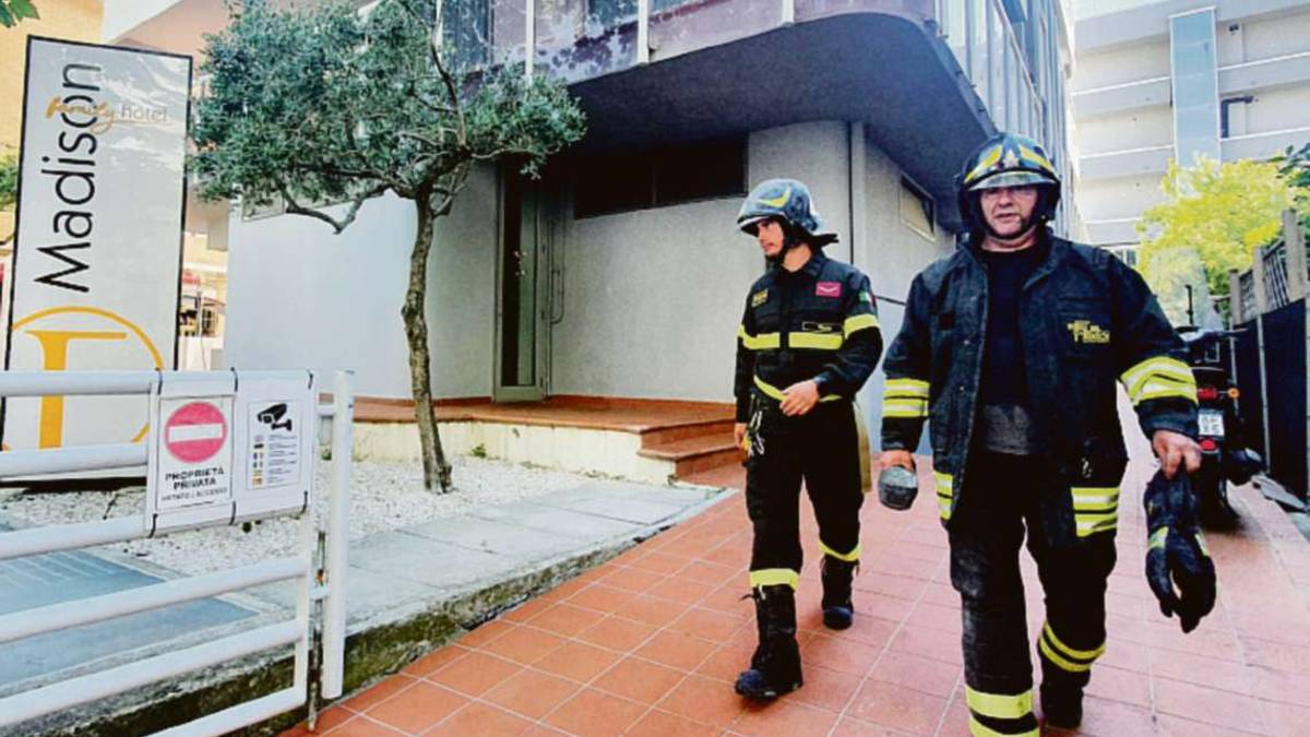 Cattolica, la prova del cuoco: lo chef spegne l'incendio in hotel
