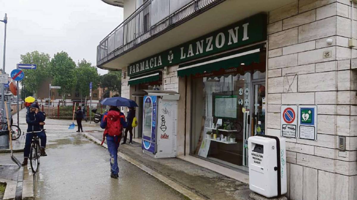 Cesena, farmacia allagata: rovinata costosissima tecnologia