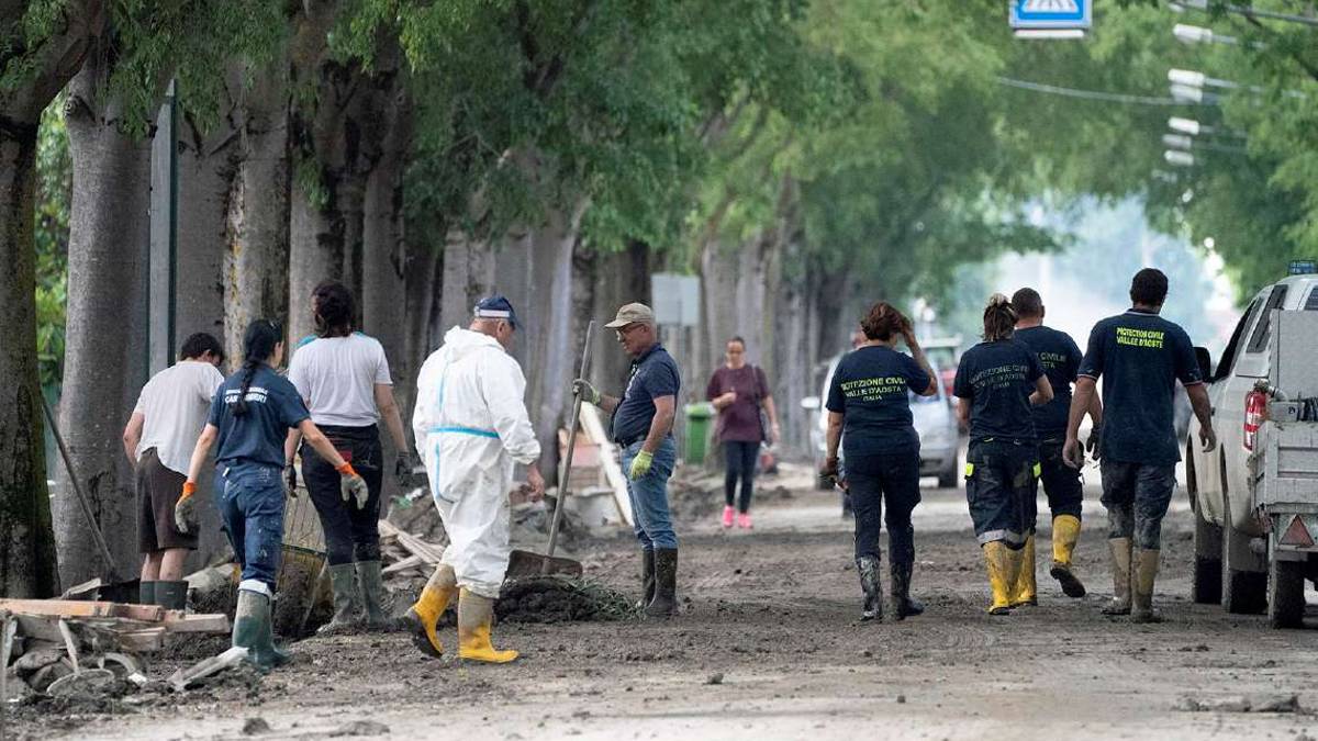 Imola, a Spazzate oltre cento case sgomberate e ripulite