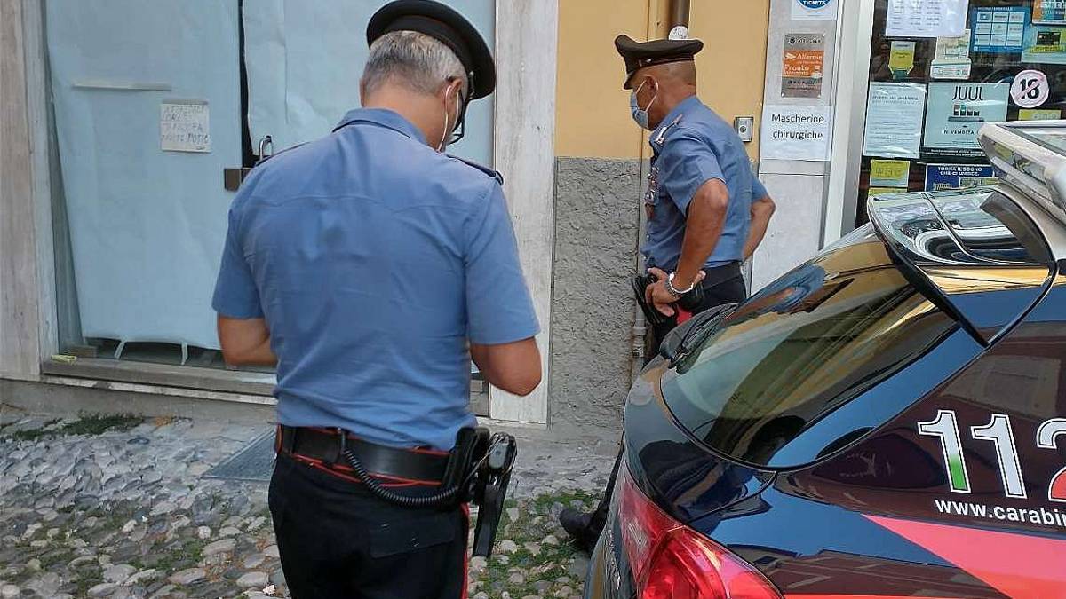 A Cesena biglietto che inneggia a piazzale Loreto nela sede FdI