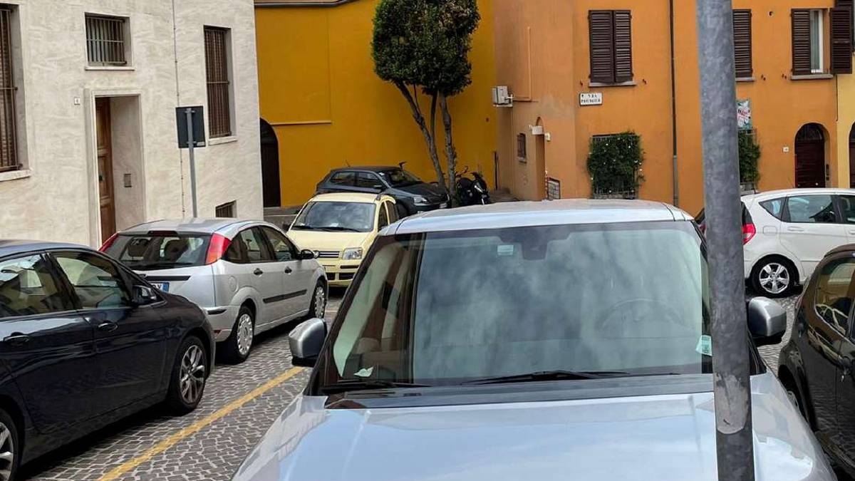 Caotico e pericoloso far-west in centro a Cesena: Quei furgoni viaggiano a velocità folle