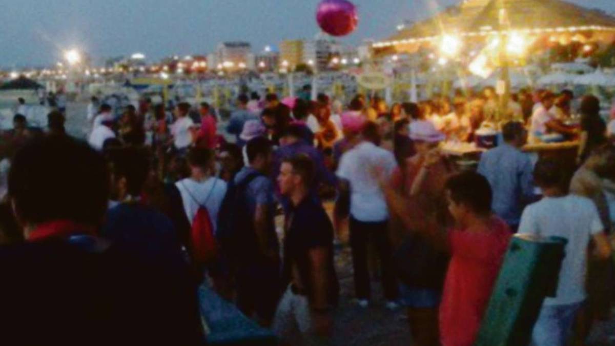 Rimini. Ballo in spiaggia, il no del sindaco: Impossibile