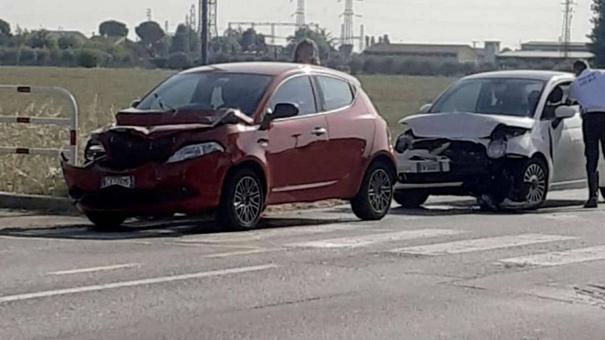 Via Cesenatico: incidente e proteste per asfalto rotto e velocità