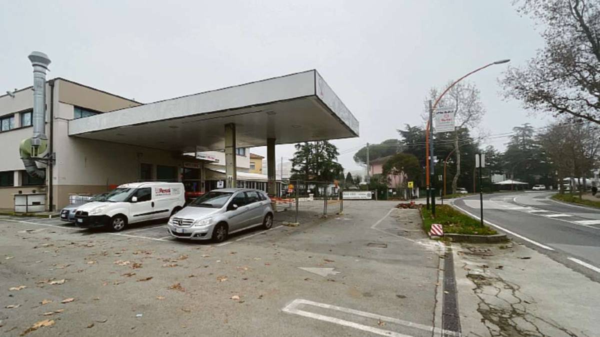 Cesena, ex distributore inquina suolo e acque: bonifica per 23 mesi