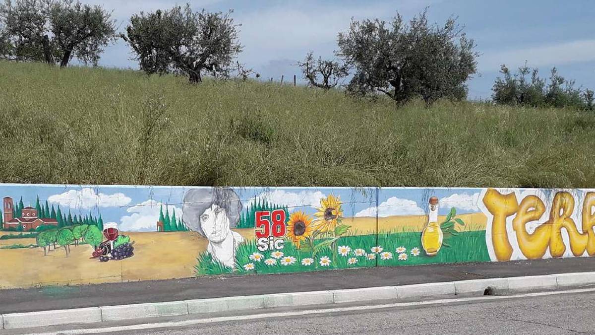 Coriano, maxi murale per Simoncelli ma non avvisano il proprietario