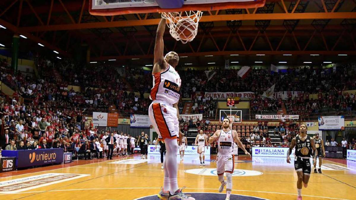 Basket A2 play-off, stasera l'Unieuro cerca il 2-0 su Udine