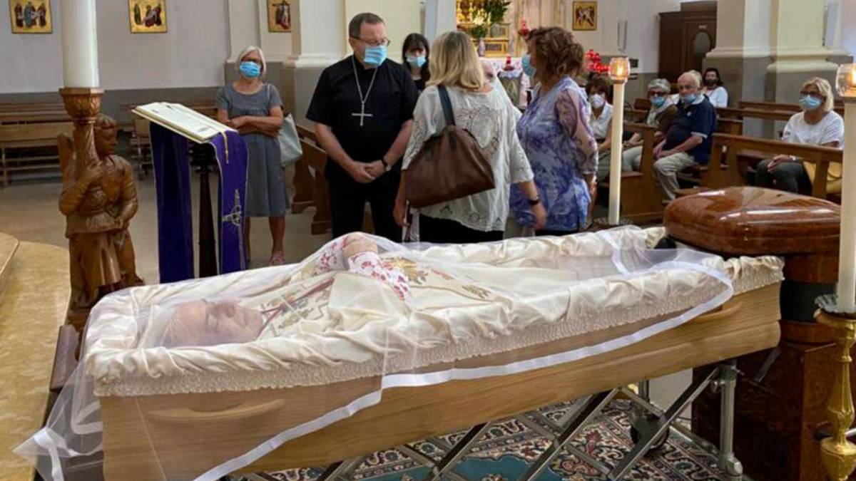 Ravenna, all'addio a don Ugo, Borgo a numero chiuso e maxi schermi
