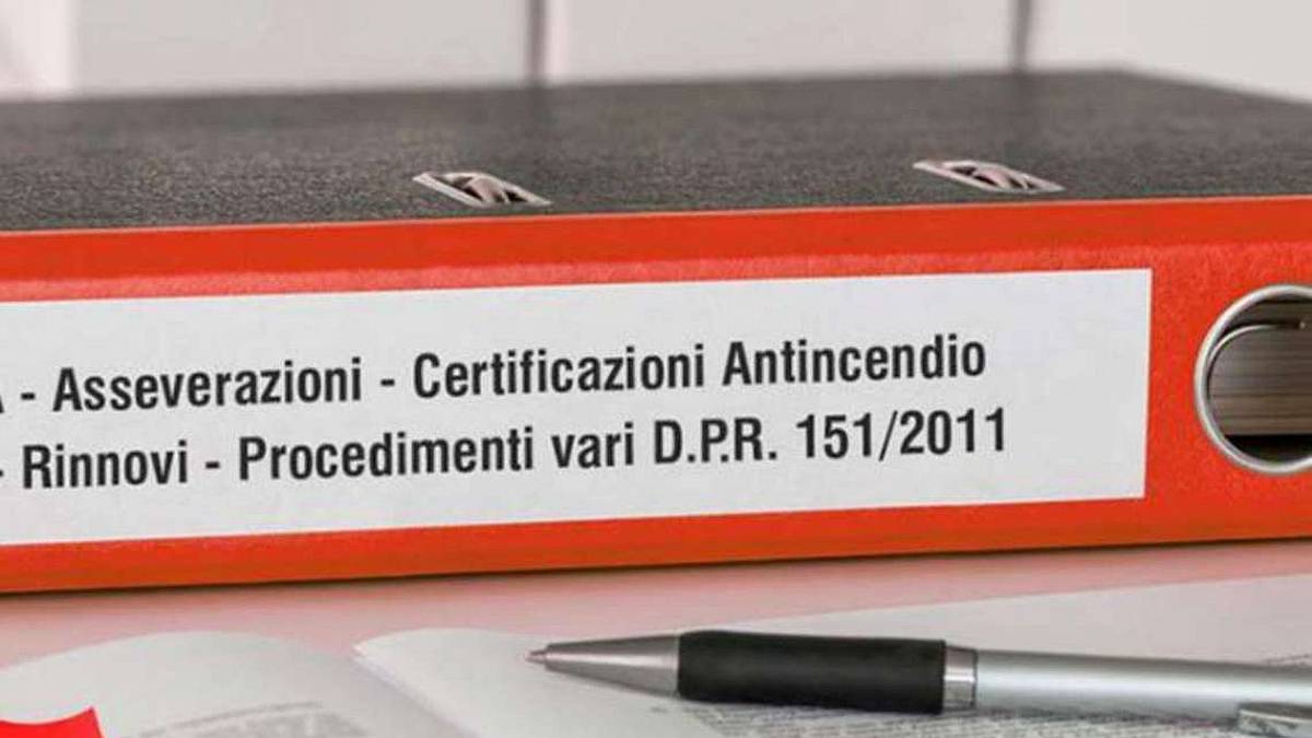 Rimini. Vigile del fuoco si faceva pagare finti sopralluoghi