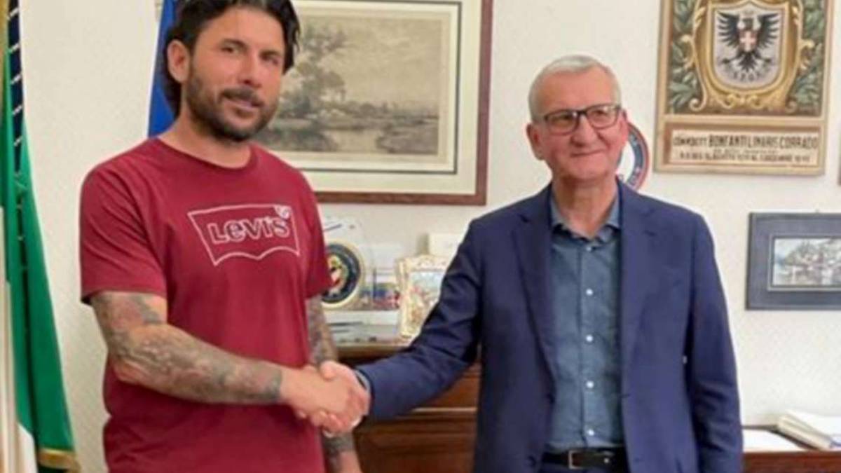 Ravenna, auto nel canale, il prefetto premia il pescatore eroe