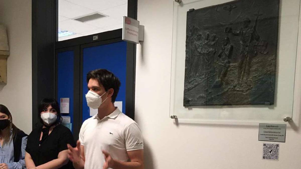 Cesena: al Liceo una formella di Ilario Fioravanti