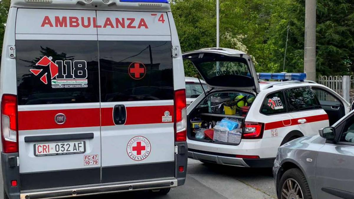 Cesena, ragazza di 23 anni trovata morta nel letto