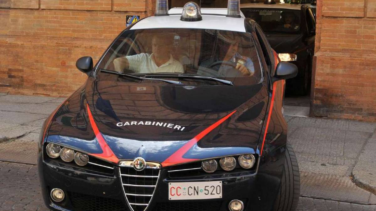 Forlì, tu da sola non esci di casa. Uomini violenti con le compagne: due arresti