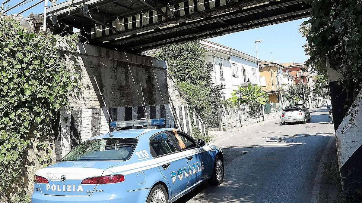 Rimini. Minore sorpreso a rubare colpisce gli agenti: arrestato