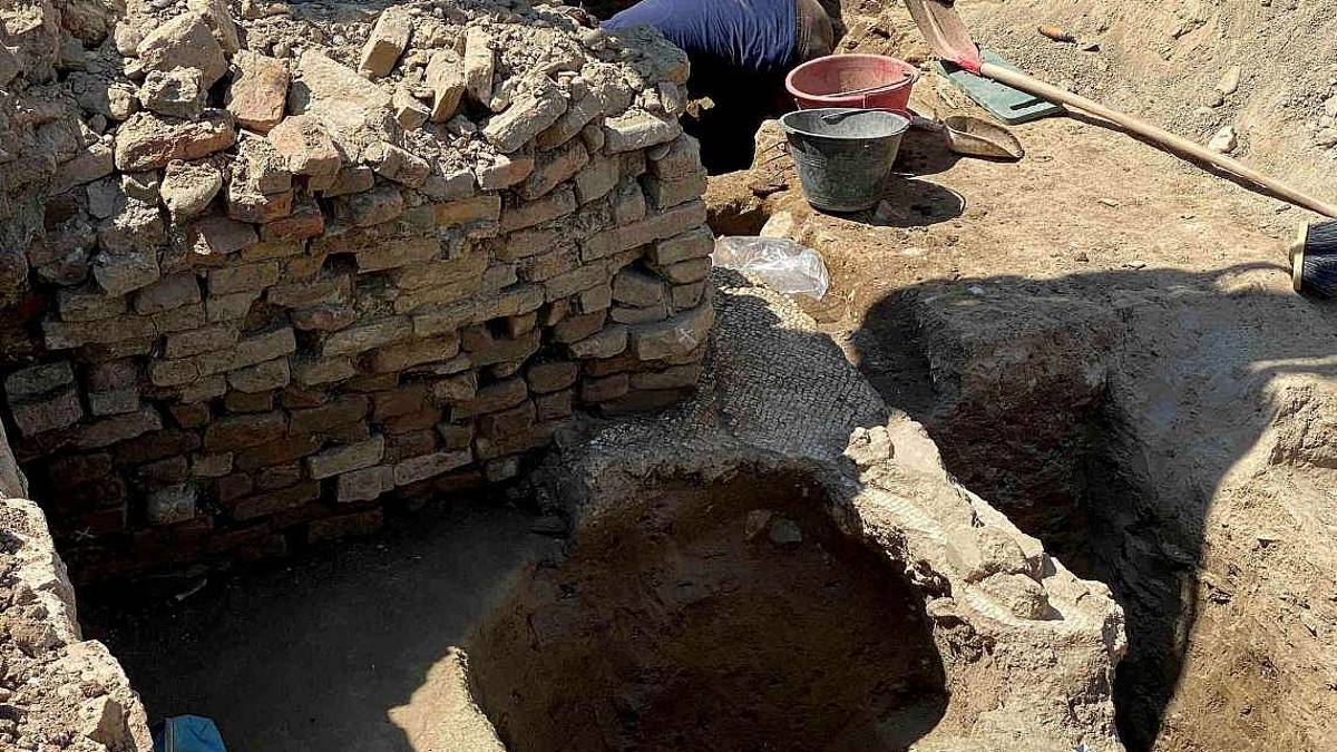 Mosaico romano sotto al cantiere di Cesena delle Tre Piazze