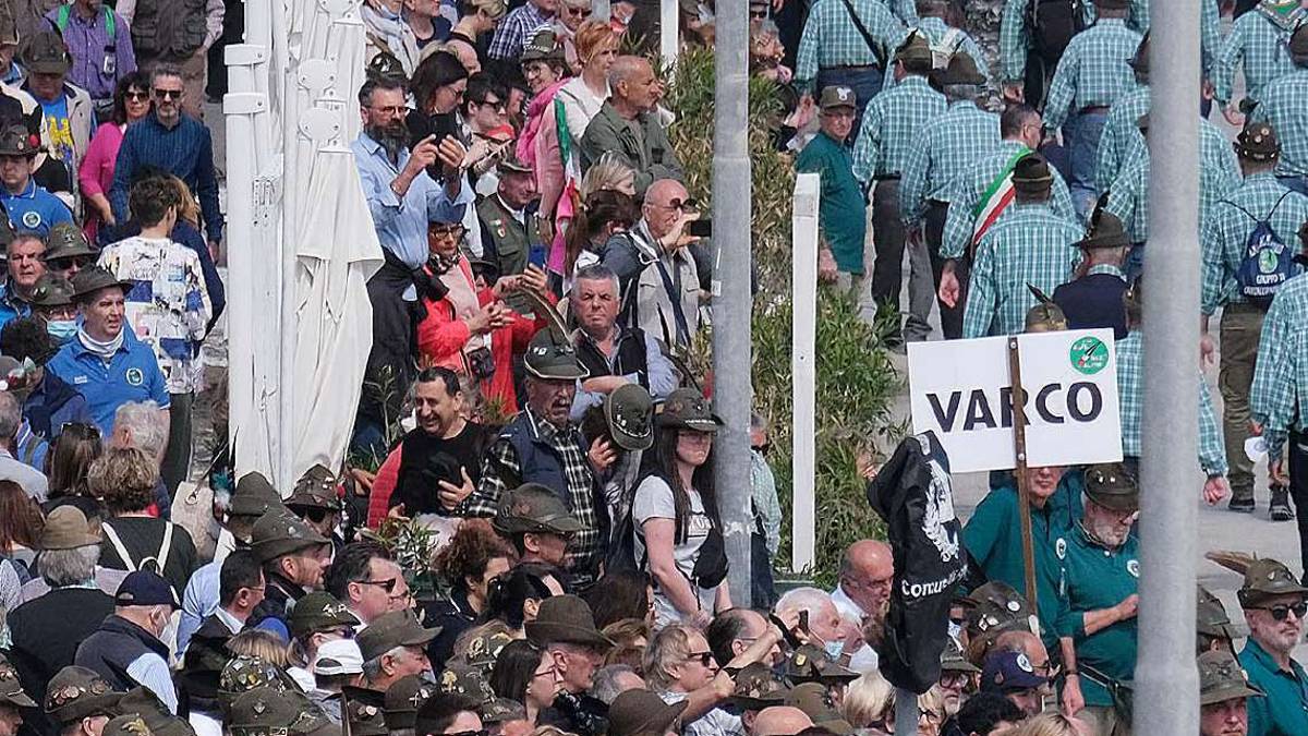 Il presidente degli Alpini: Le nostre scuse alle donne offese a Rimini