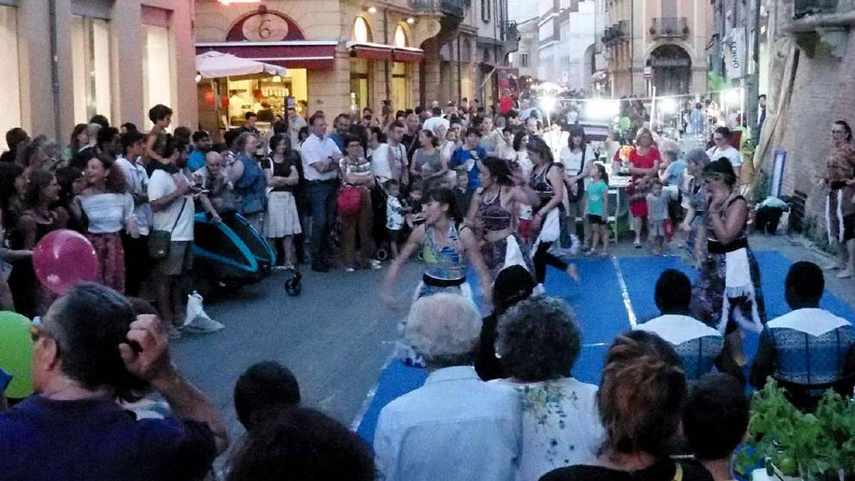 Imola di mercoledì: il centro prende vita