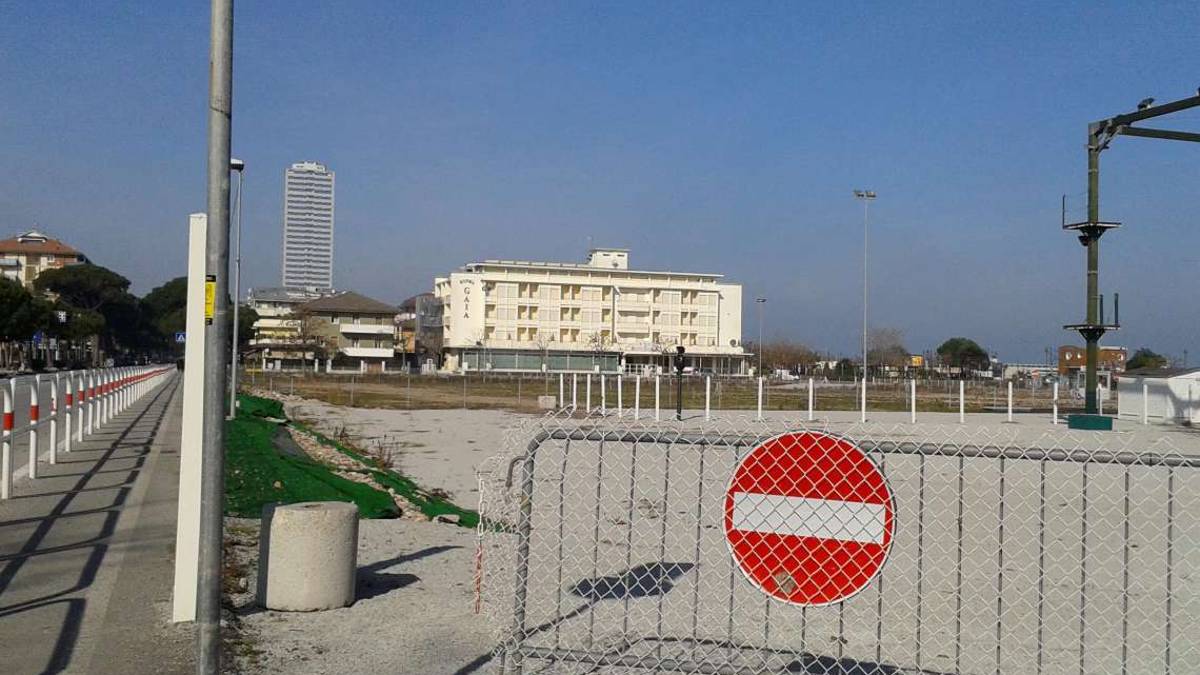 Cesenatico, parcheggio e area giochi alla Nuit: chiesto altro anno
