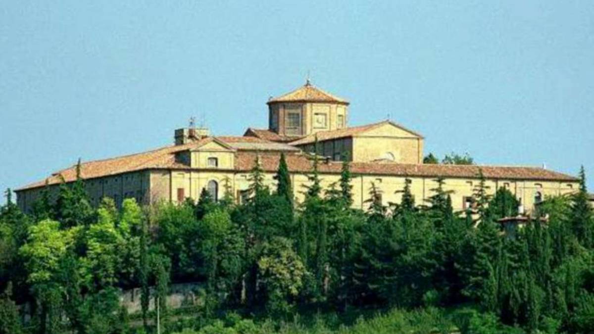 Contagi a Cesena: negozi chiusi e focolaio al Monte