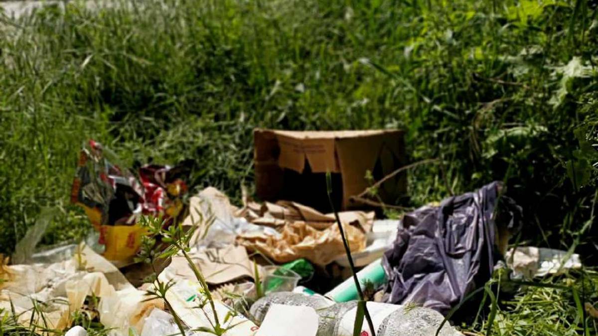 Mercato Saraceno, rifiuti abbandonati e proteste