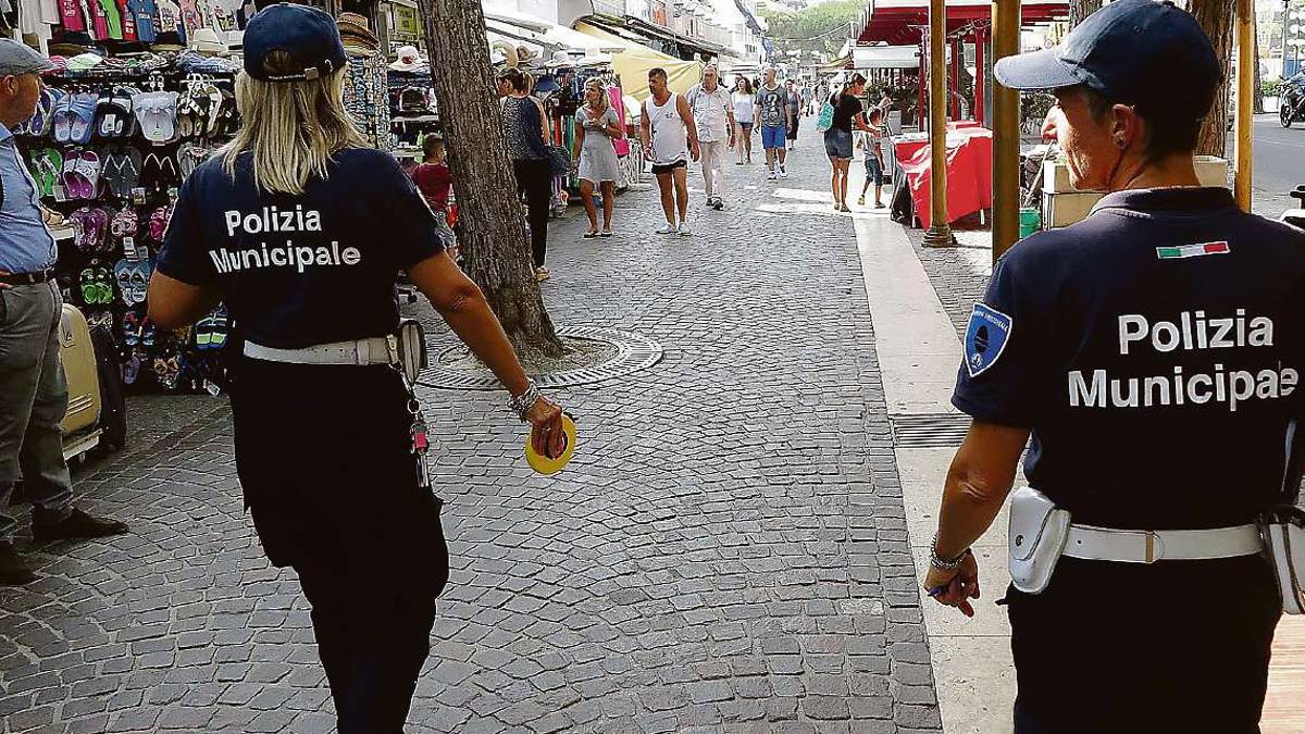 Rimini, confronto su bazar e minimarket: Non faremo gli sceriffi