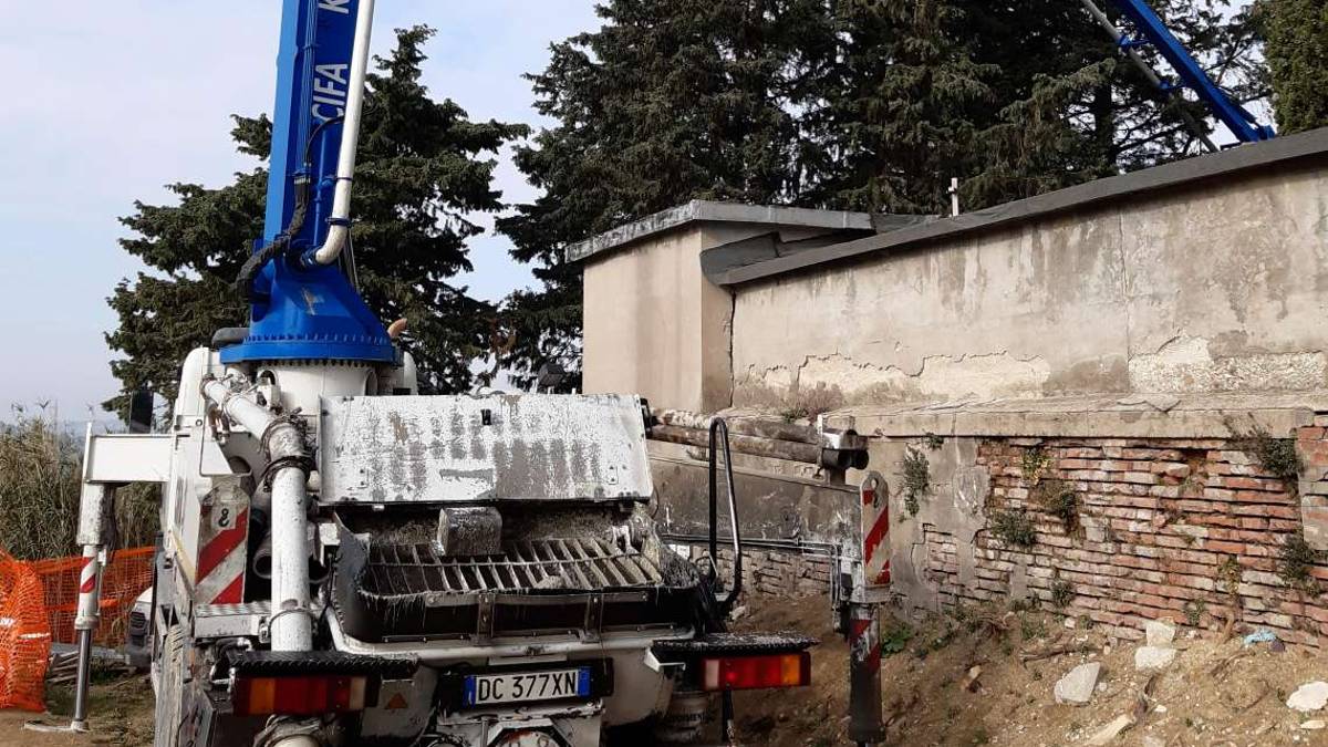 Antenna vicina al castello di Coriano I lavori vanno avanti