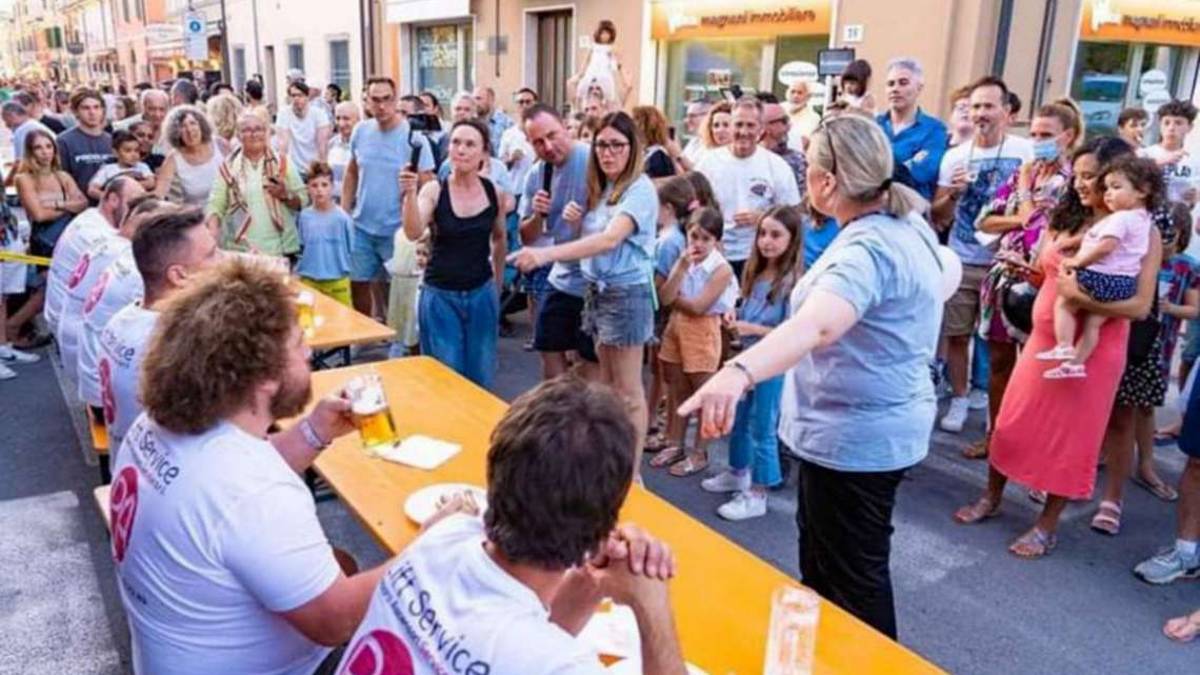 Cesenatico, torna la sfida dei mangiatori: il campione in carica ha un primato di 6 birre e 42 salsicce