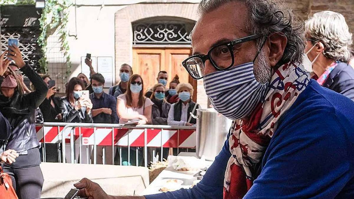 Lo chef Bottura accende il circo dei sapori di Rimini