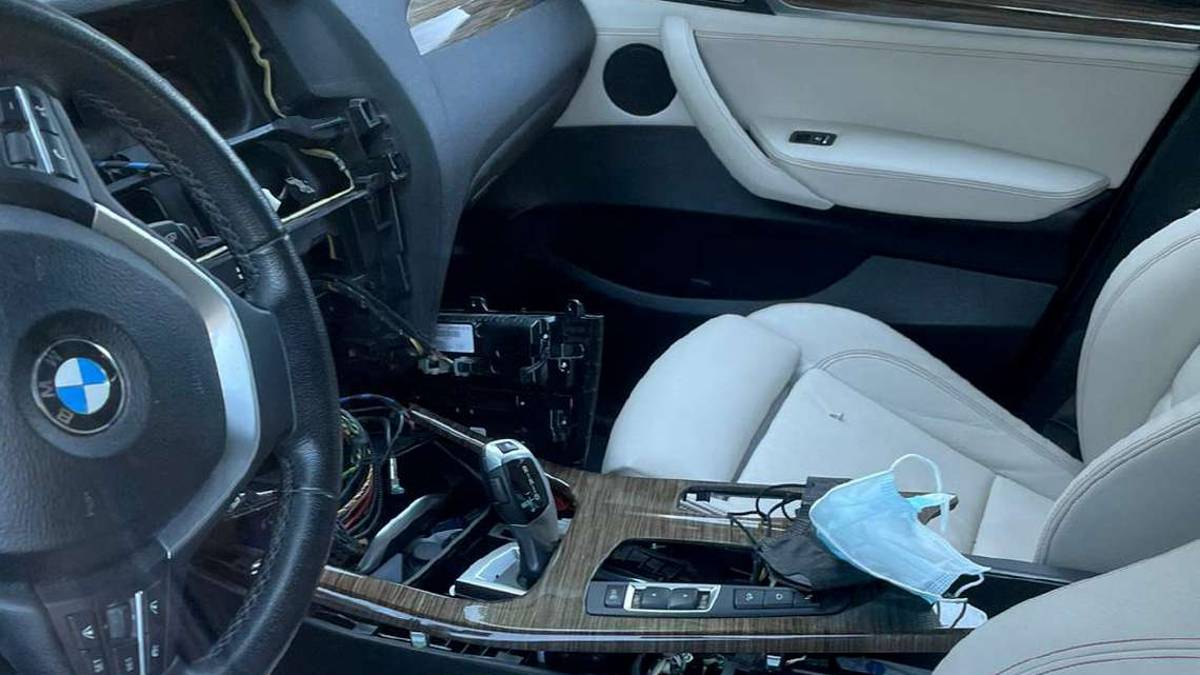 San Mauro, furti nelle Bmw di volanti e componentistica