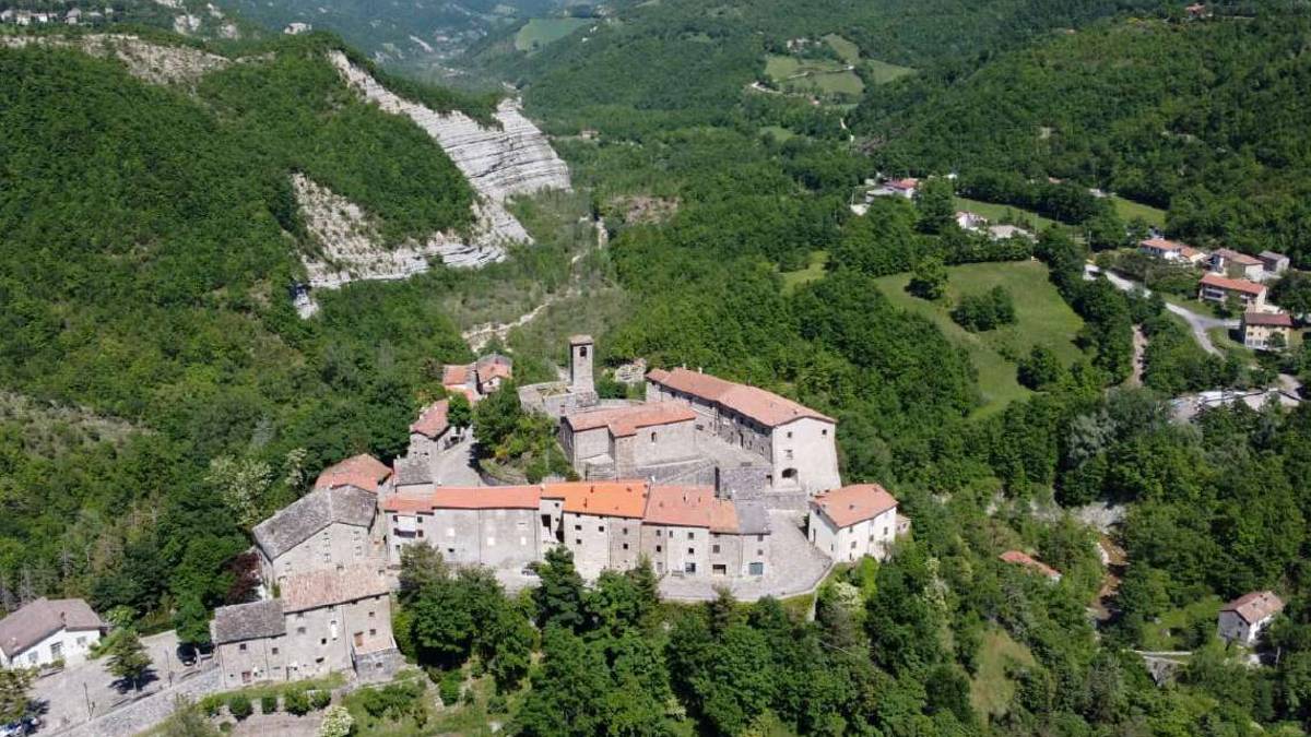 Pale eoliche a un chilometro e mezzo dal centro: Casteldelci si ribella