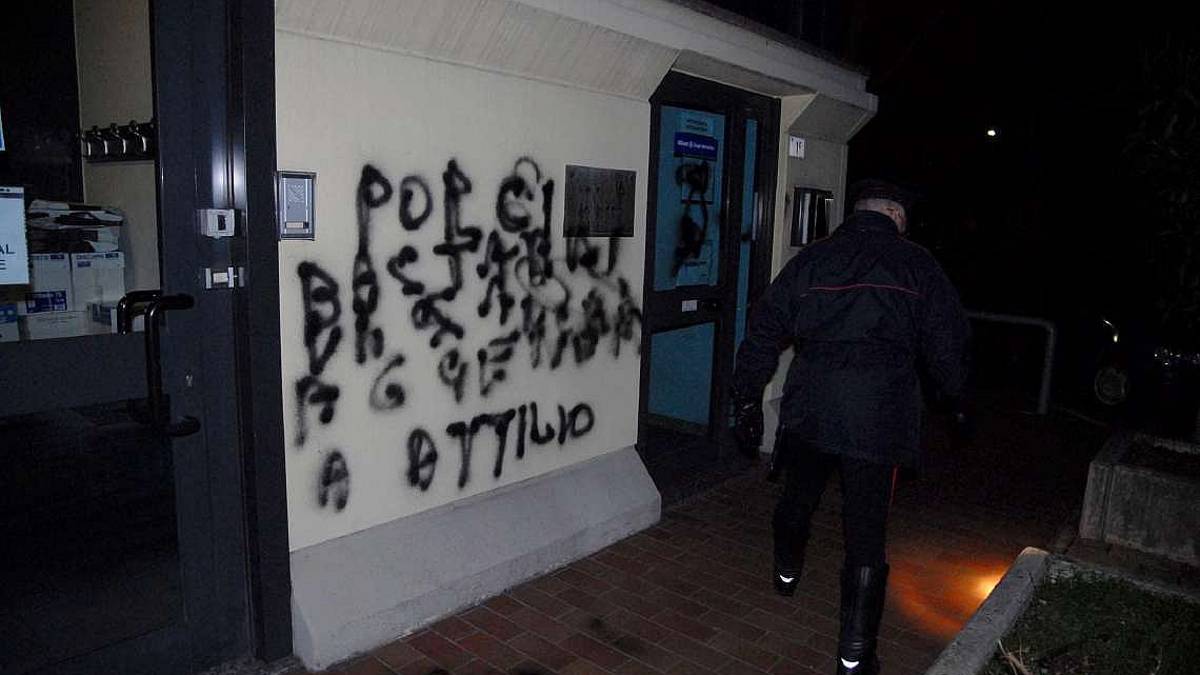 Scritte infamanti sui muri di Riccione: assolto l’imputato
