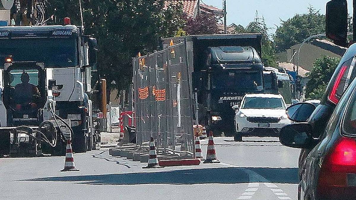 Cantieri e traffico in tilt: esplode la rabbia di Santa Giustina