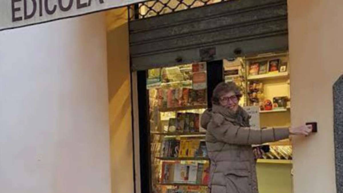 Cervia, l'edicolante lascia dopo 33 anni: Più che clienti, ho avuto tanti amici