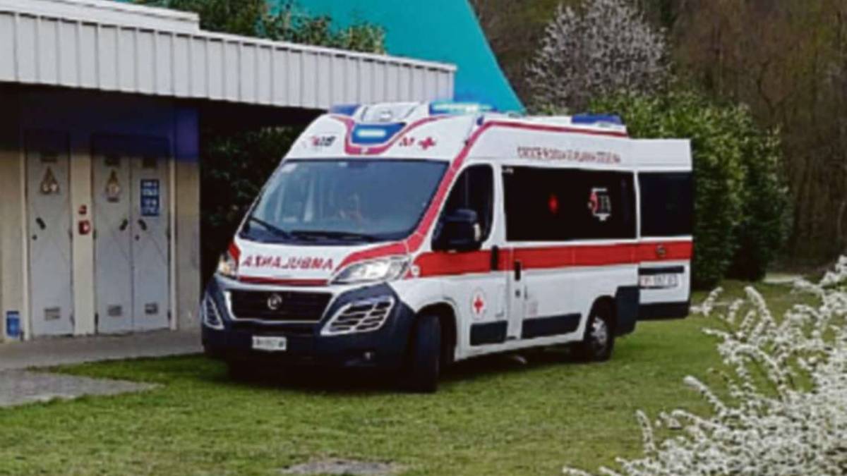 San Piero in Bagno, 17enne cade e sbatte la testa giocando a basket