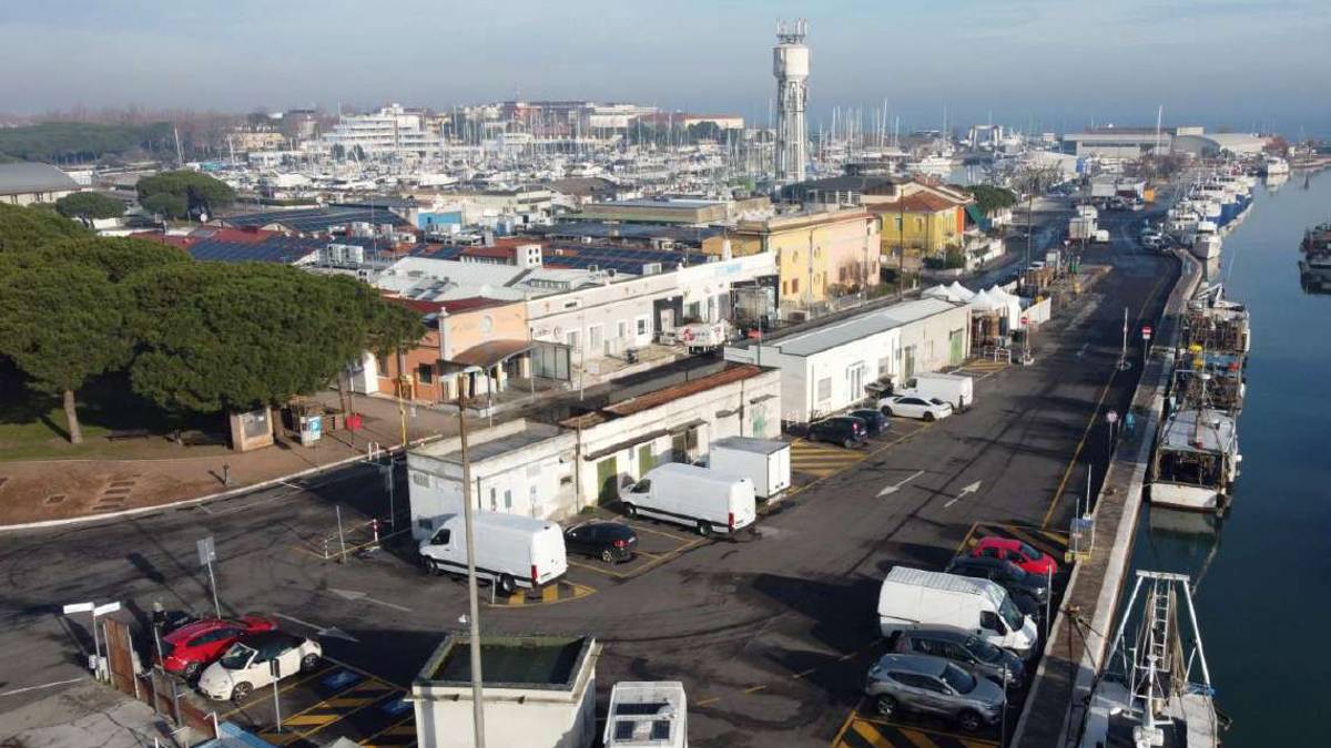 Cesenatico, le strade per i magazzini ittici tra vendita e restyle