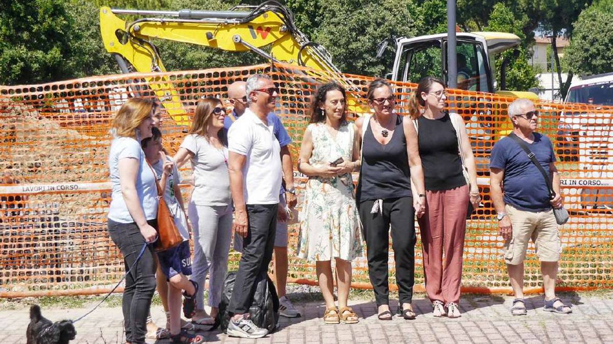 Ravenna, l'antenna 5G a sorpresa nel parco: la rabbia dei residenti