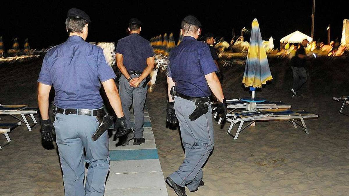 Riccione, maxi rissa al ristorante: pugni agli agenti. Un arresto
