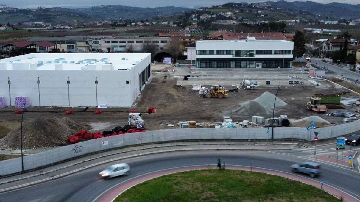 Longiano, polemica per bar e farmacia aggiunti a centro commerciale