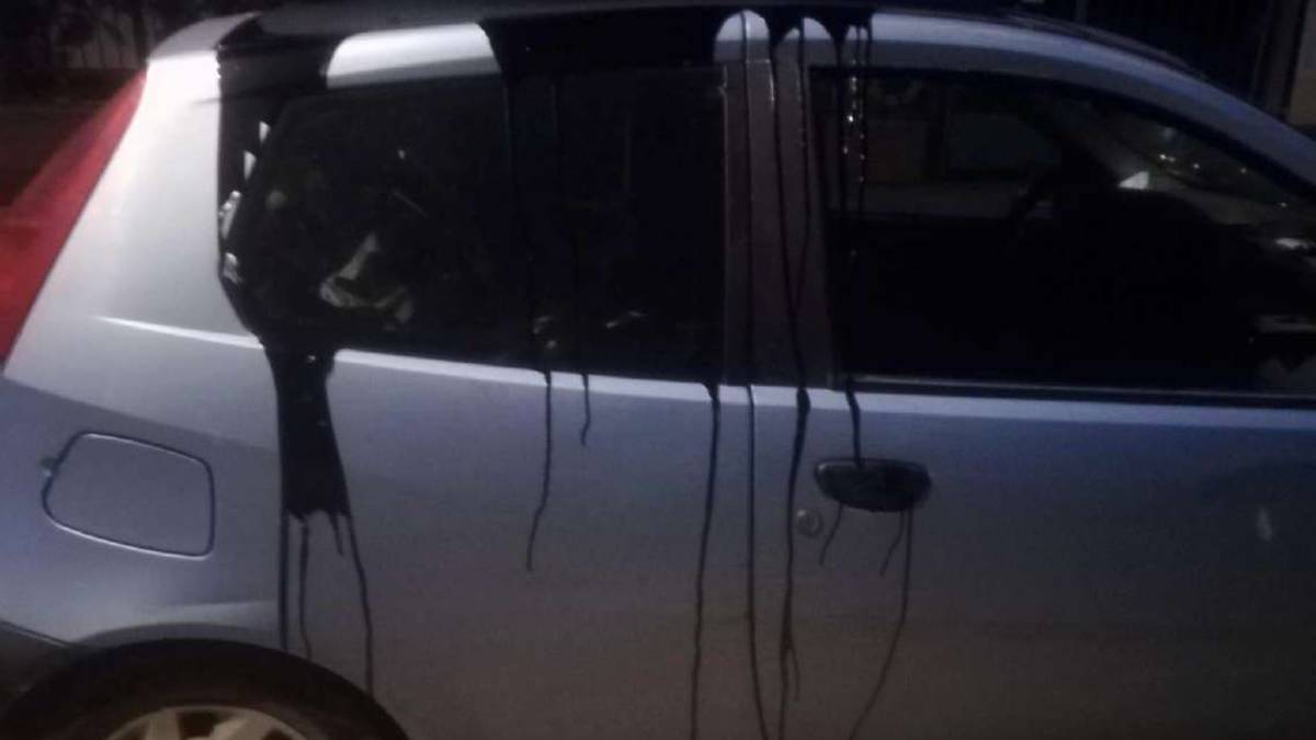 Ravenna: torna la guerra delle vongole, vandalizzata un'auto a Marina Romea