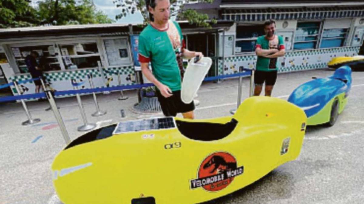 Tappa a Cesenatico per 13 in viaggio in velomobile per 3.000 km