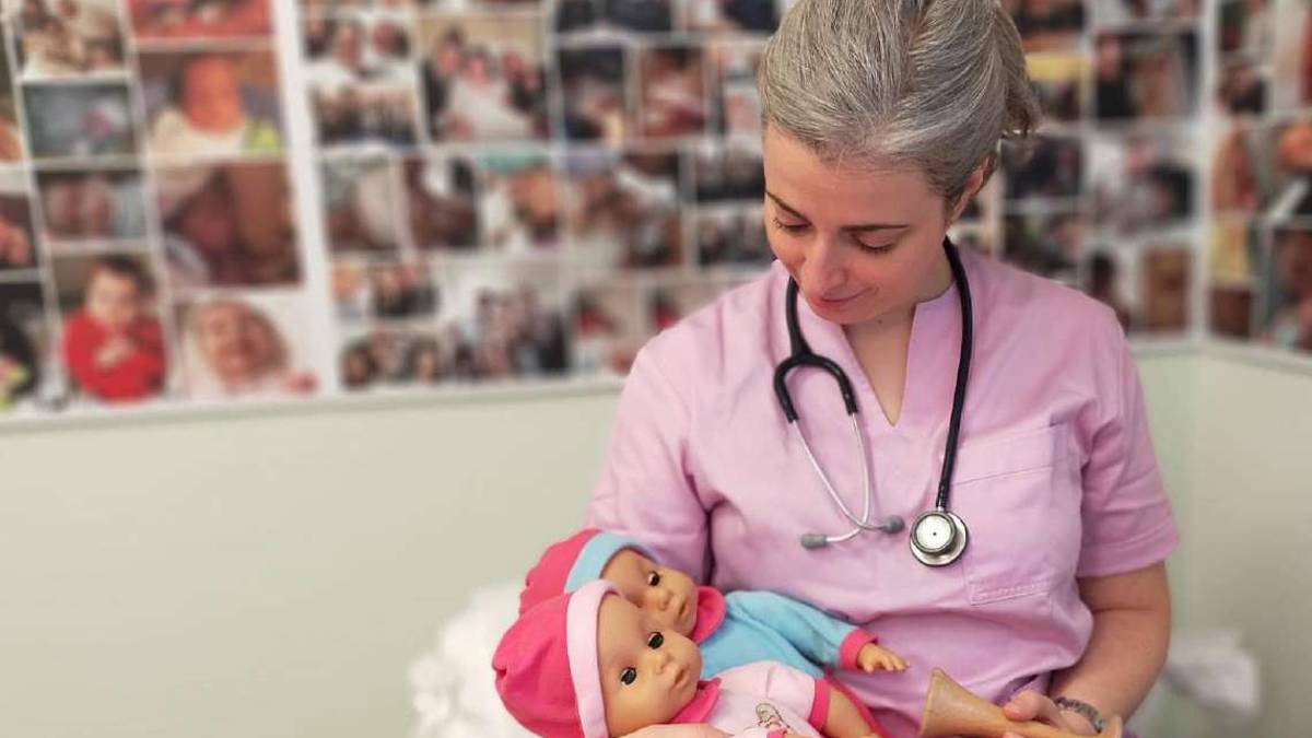 Rimini. L'ostetrica con la valigia che fa nascere i bimbi in casa