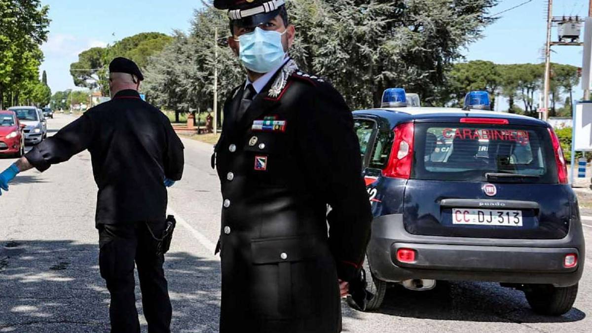 Imola, pane non protetto sul furgone, nei guai un fornaio