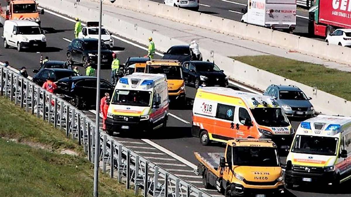 Riccione, morta in uno scontro tra 6 auto in A14