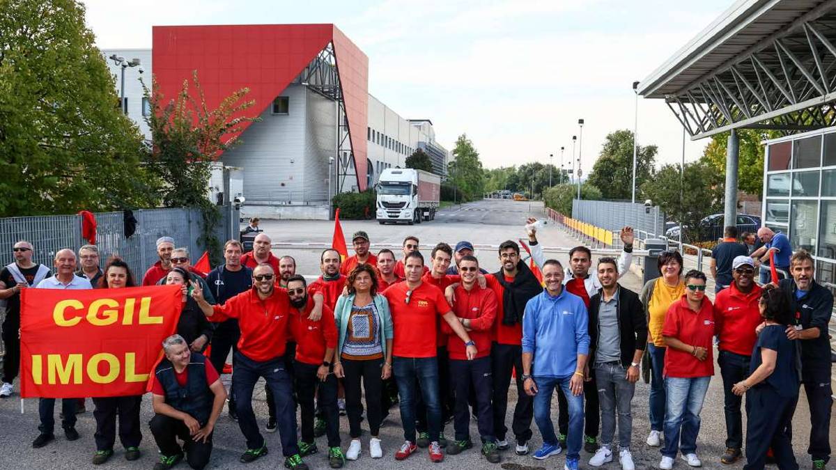 Imola, l'86% dei lavoratori di Arcese ha aderito allo sciopero