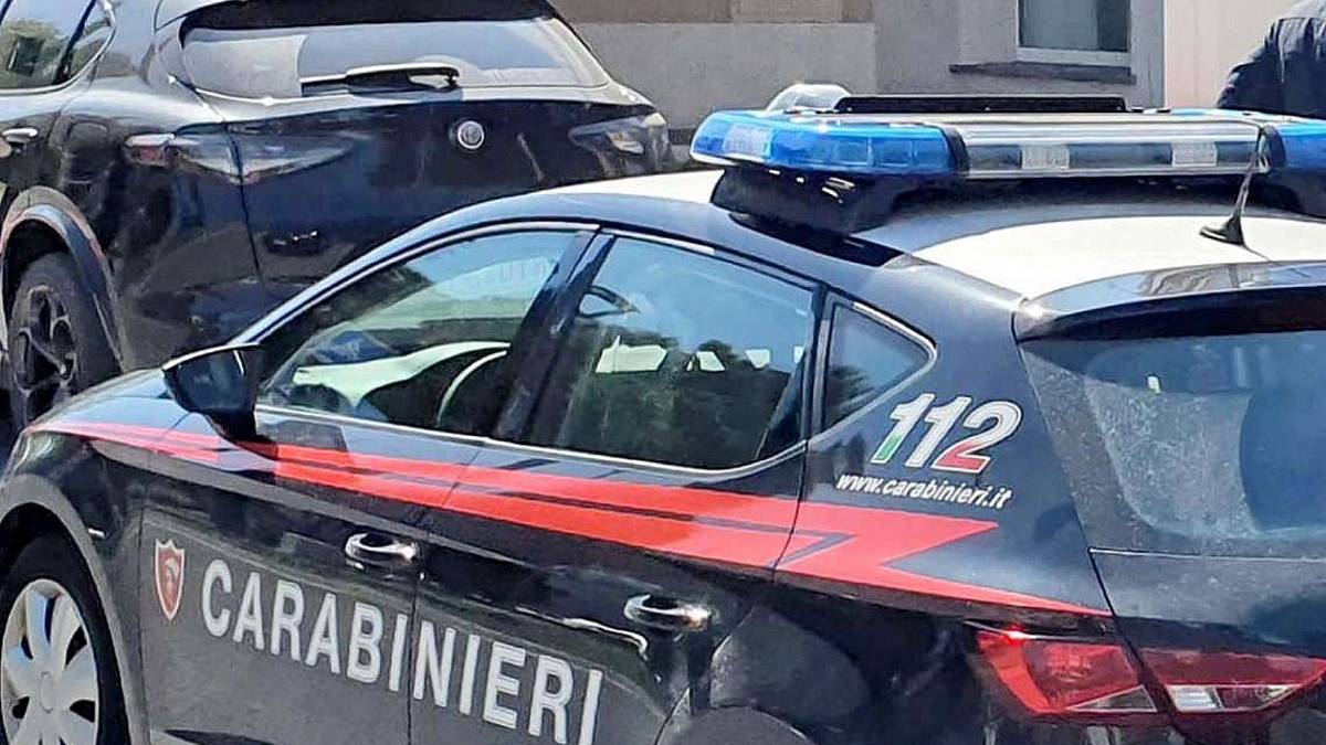 Rimini, ruba 100 euro di vestiti alle Befane: arrestato dai Carabinieri